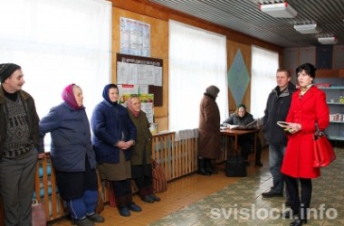 Фото: Ждут газету  в Больших Михалках