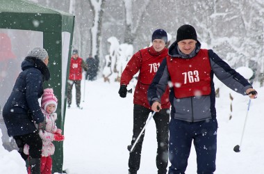 Фото: И скрипел под лыжами снег... В Свислочи прошел зимний спортивный праздник "Свислочская лыжня-2021". Фоторепортаж