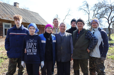 Фото: Да каранёў сваіх! Іван Каскевіч і яго сям'я вырашылі даць другое жыццё вёсцы Лозы – месцу, дзе прайшло іх дзяцінства