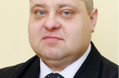 Фото: Не кормите  белых  лебедей!