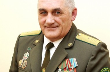 Фото: С юмором по жизни  шагает пограничник