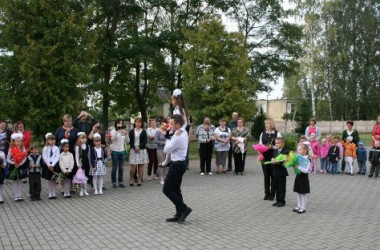 Фото: Встречай, школа, своих учеников!