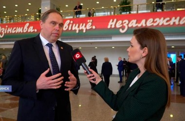 Фото: Инвестиций в регион стало больше, зарплаты людей растут. Владимир Караник рассказал о финансовой ситуации в регионе