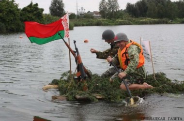 Фото: Все плывут! А вам слабо?