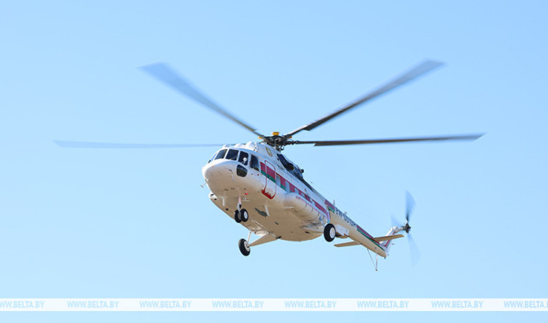 Фото: Александр Лукашенко с борта вертолета инспектировал ход посевной в Минской области