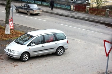 Фото: Парковка  не по правилам