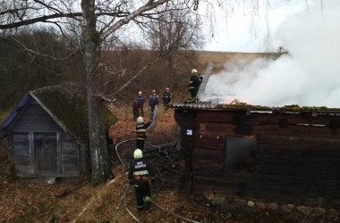 Фото: В Гриневичах горел деревянный дом 
