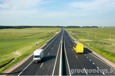 Фото: Фура в отпуске… на АЗС? Где и на какое время может припарковаться дальнобойщик