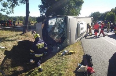 Фото: Белорусский рейсовый автобус Минск-Варшава с 45 пассажирами попал в аварию. Погибших нет