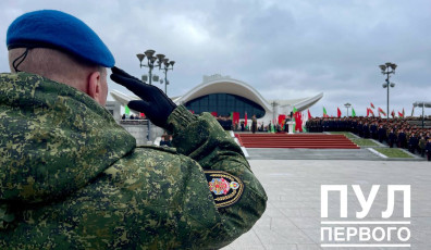 Фото: Александр Лукашенко прибыл на площадь Государственного флага