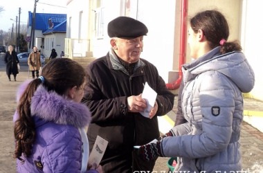 Фото: А тонкий лед речной скрипит...