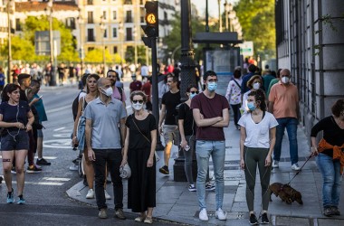 Фото: Пандемия в Европе: во Франции продлили режим ЧП, в Италии излечилось сто тысяч человек, в Испании снижается смертность