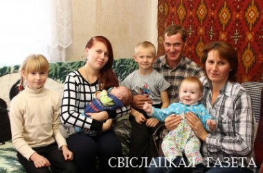 Фото: Главная награда  женщины – дети