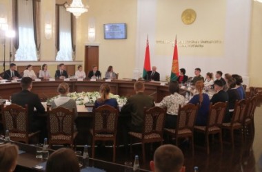 Фото: Александр Лукашенко ознакомился с перспективами развития Гродненского госуниверситета им. Янки Купалы