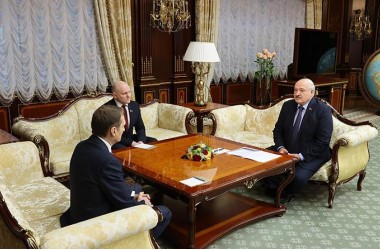 Фото: Александр Лукашенко на встрече с Сергеем Нарышкиным: угрозы очень серьезные, порой невероятные