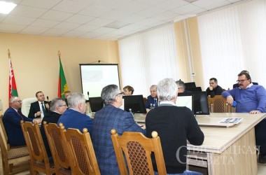 Фото: Delegacja z Hajnówki powiatu Hajnowskiego i Michałowa z powiatu Białostockiego Rzeczypospolitej Polskiej złożyła wizytę do Świsłoczy
