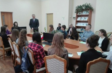 Фото: Конструктивный диалог по проблемам молодежи