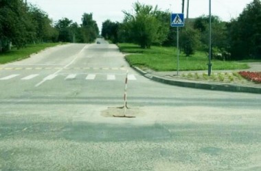 Фото: На улицах города появляются ограждения-невидимки. Некоторых не только в темноте, но и днем не заметишь.