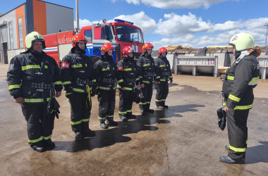 Фото: Сотрудники МЧС провели учения на деревообрабатывающем заводе