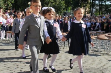 Фото: Школьные линейки в Гродненской области посвящены Году малой родины
