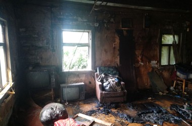 Фото: В д. Собольки горел нежилой дом