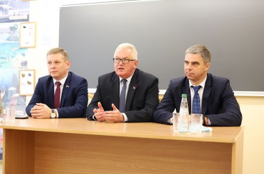 Фото: Министр образования Республики Беларусь Игорь Карпенко посетил Свислочский район