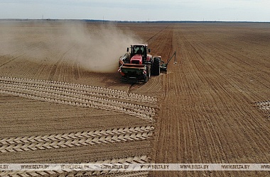 Фото: Early spring crops sowing in Belarus over 50% complete