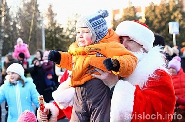 Фото: Новогоднему параду  взрослые и дети рады