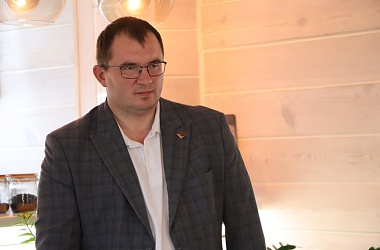 Фото: Без галстуков о важном. Председатель райисполкома встретился с молодыми специалистами района