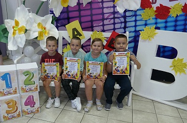 Фото: УП «ВМК-АГРО» помогло своим сотрудникам собрать детей в школу