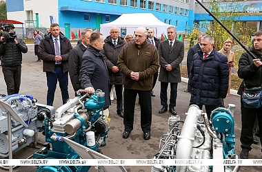 Фото: Работа на Полесье, подарок к 7 ноября, череда докладов и прогнозы на год. Итоги недели Президента