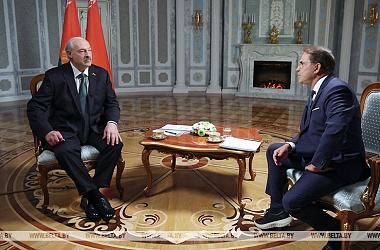 Фото: Александр Лукашенко дал интервью журналисту телеканала RT Рику Санчесу
