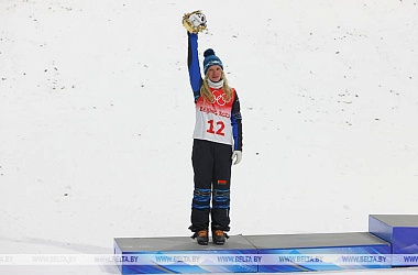 Фото: 2022 Beijing Games: Huskova claims silver in Women's Aerials