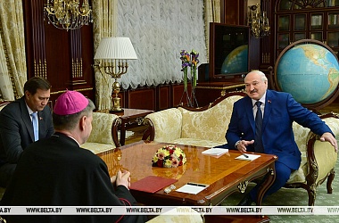 Фото: Лукашенко на встрече с Апостольским нунцием: Европе нужен новый договор о мире