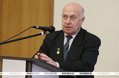 Фото: Александр Лукашенко поздравил народного учителя Беларуси Валерия Барашкова с 75-летием