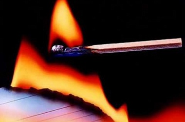 Фото: Маленький  поджигатель