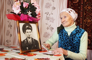 Фото: Несет вахту памяти сердце матери...