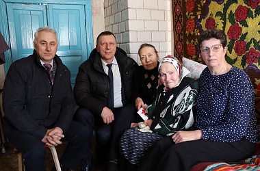 Фото: День рождения и памяти. Жительница деревни Лидяны Вера Быковская 15 февраля отметила свое 90-летие