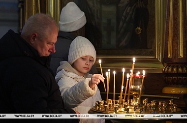 Фото: Православные верующие празднуют Сретение Господне 