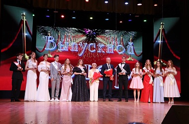 Фото: Атмосфера выпускного бала