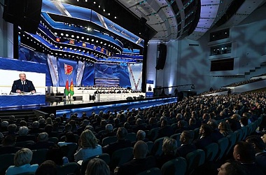 Фото: "Без лишней лирики и эмоций - факты на стол". Александр Лукашенко ответил на все вопросы о происходящем вокруг Беларуси
