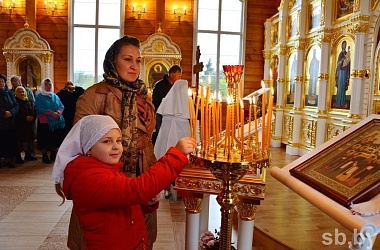Фото:    Православные верующие празднуют Воздвижение Креста Господня