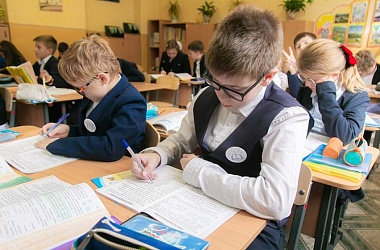 Фото: Плата за школьные учебники повысилась: сколько придется отдать за пособия в 2025/26 учебном году?