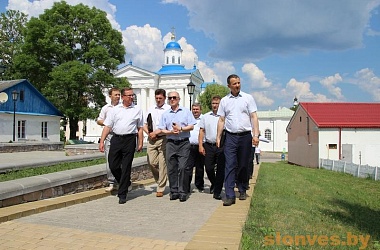 Фото: Владимир Кравцов ознакомился с ходом подготовки ко Дню белорусской письменности в Слониме