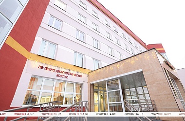 Фото: Александр Лукашенко поздравил коллектив Минской областной детской клинической больницы с 50-летием учреждения 