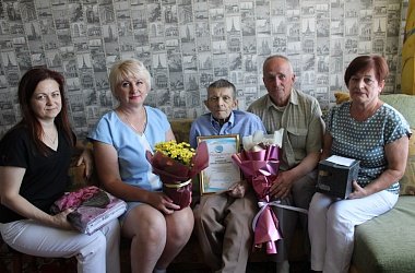 Фото: 90-летний юбилей встретил ветеран труда Иван Арциман