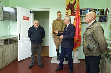 Фото: Воины-афганцы посетили музейную комнату в Порозово