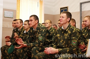Фото: На заставу  с поздравлениями
