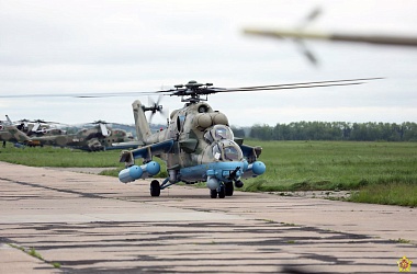 Фото: В Беларусь прибыли новые транспортно-боевые вертолеты Ми-35М 