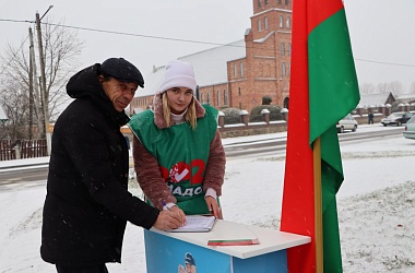 Фото: В Свислочи прошел пикет по сбору подписей